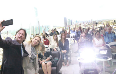 img_ArmandoSelfie_1600x860